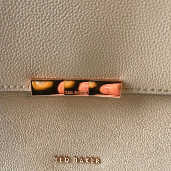 Ted Baker handbag/crossbody
Light pink/powder color - Picture 2 of 5